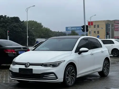 Volkswagen Golf, 2023