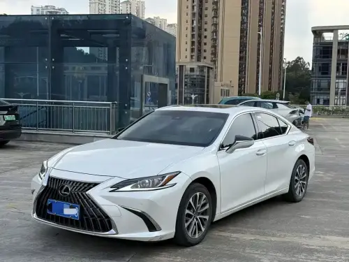 Lexus ES, 2022