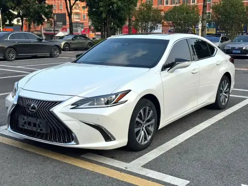 Lexus ES, 2021