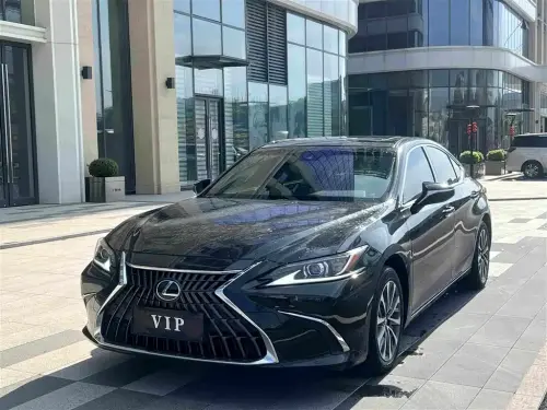 Lexus ES, 2022