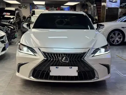Lexus ES, 2023