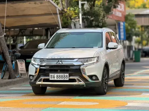 Mitsubishi Outlander, 2020