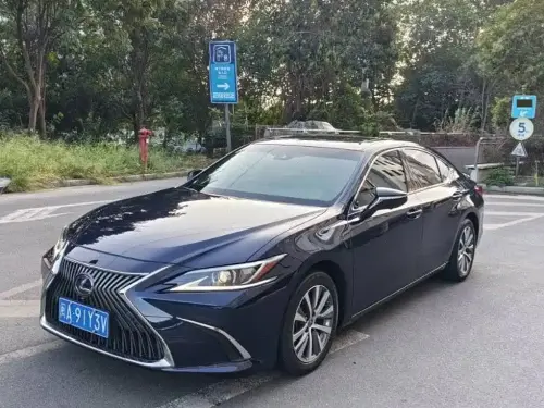 Lexus ES, 2020