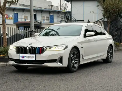 BMW 5-Series, 2022