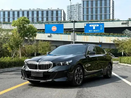 BMW 5-Series, 2026
