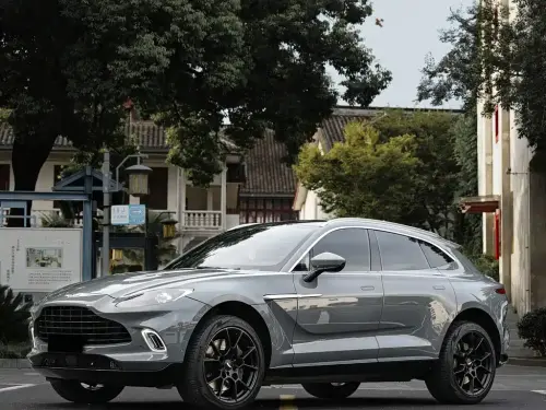 Aston Martin DBX, 2022