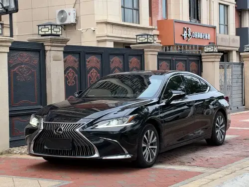 Lexus ES, 2020