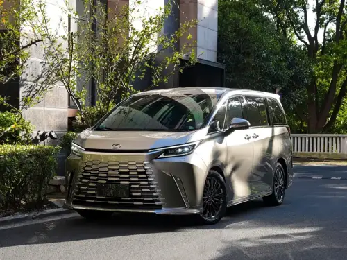 Lexus LM, 2025