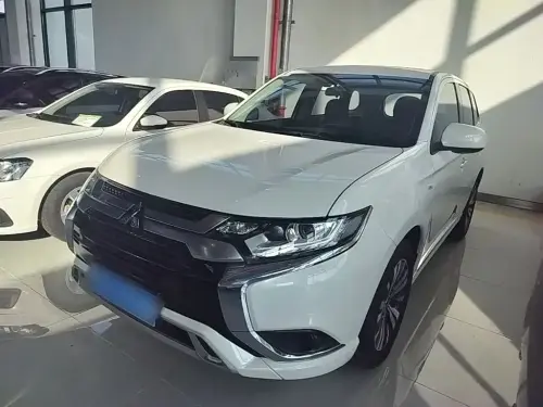 Mitsubishi Outlander, 2022