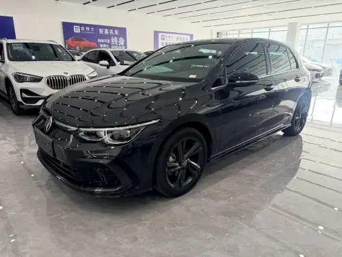 Volkswagen Golf, 2022
