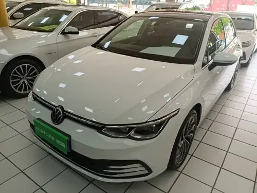 Volkswagen Golf, 2022