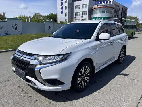 Mitsubishi Outlander, 2022