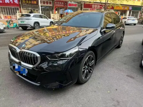 BMW 5-Series, 2025