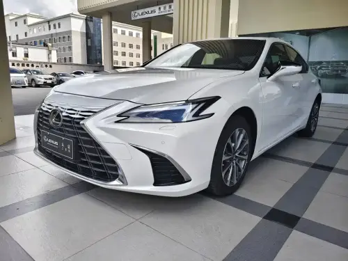 Lexus ES, 2025