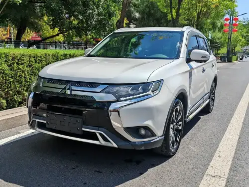 Mitsubishi Outlander, 2020