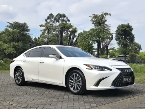 Lexus ES, 2024