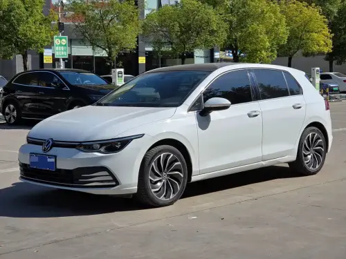Volkswagen Golf, 2023