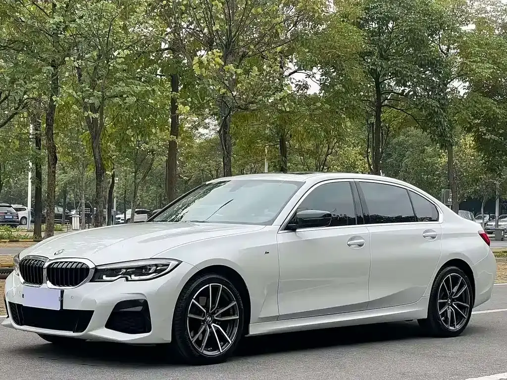 BMW 3-Series, 2022