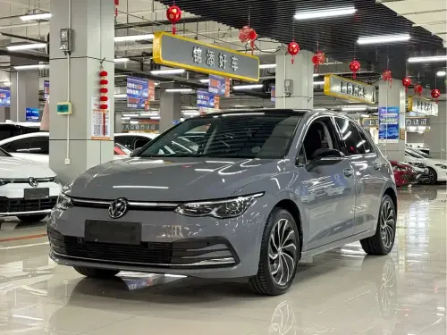 Volkswagen Golf, 2022