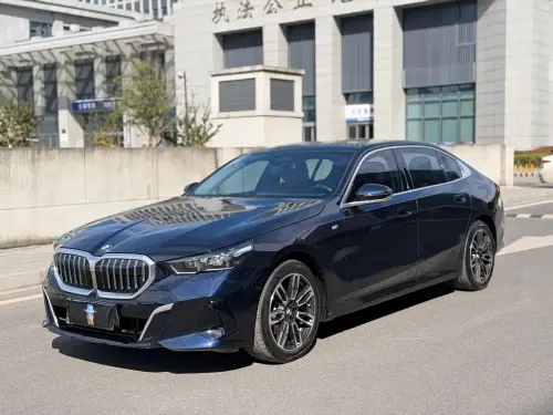 BMW 5-Series, 2024