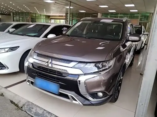Mitsubishi Outlander, 2020