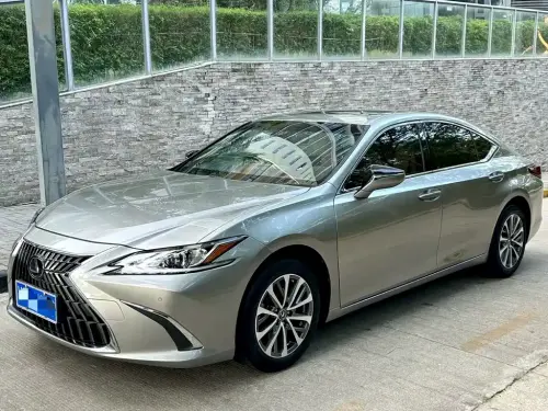 Lexus ES, 2022