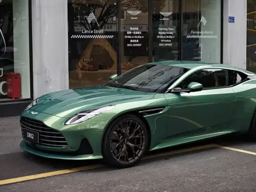 Aston Martin DB12, 2024
