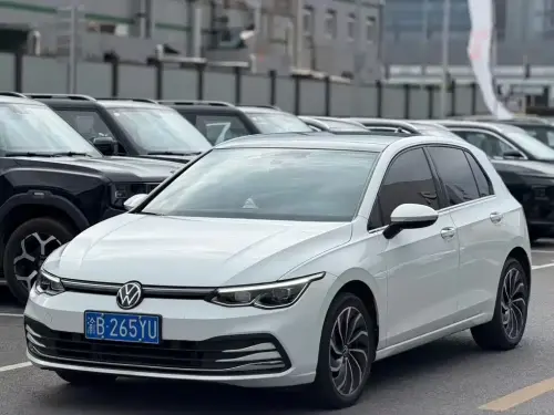 Volkswagen Golf, 2023