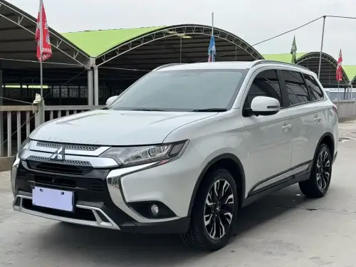 Mitsubishi Outlander, 2020