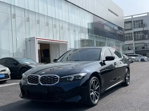 BMW 3-Series, 2022