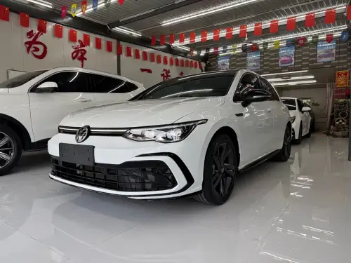 Volkswagen Golf, 2024