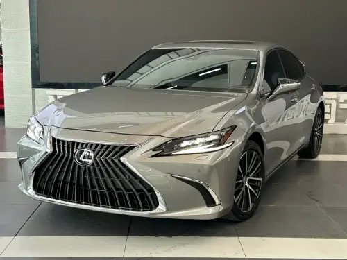 Lexus ES, 2023