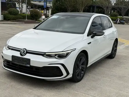 Volkswagen Golf, 2022