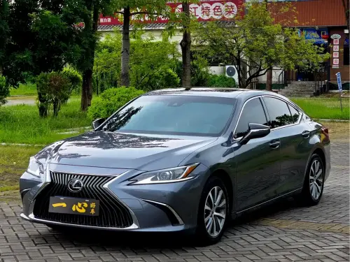 Lexus ES, 2021