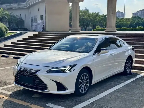 Lexus ES, 2025