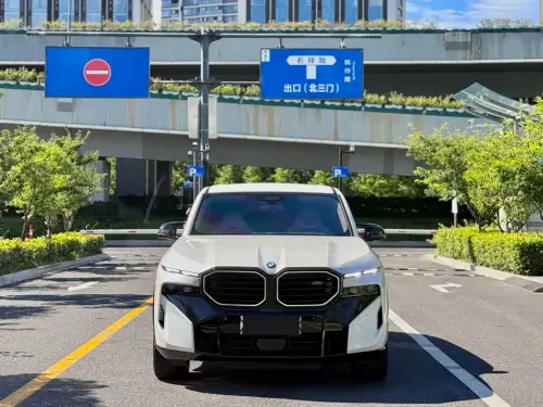 BMW XM, 2025