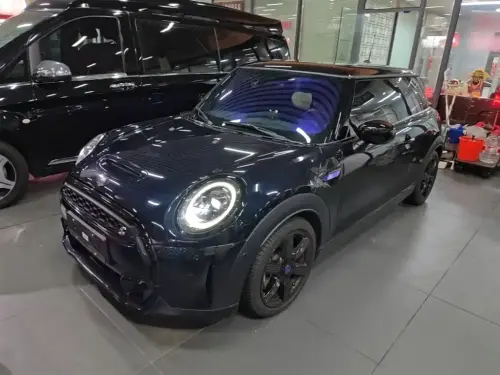Mini MINI, 2024