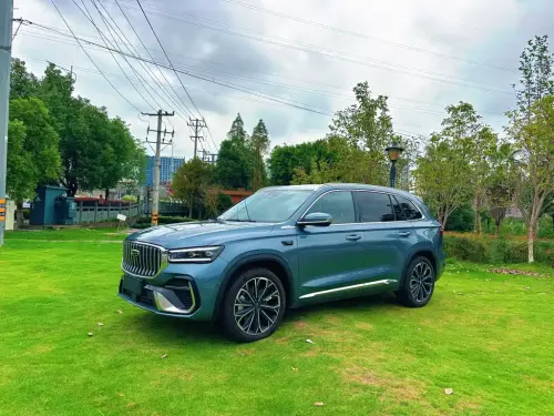 Geely Xingyue L, 2025