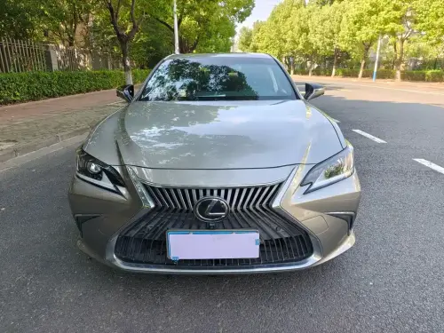 Lexus ES, 2020