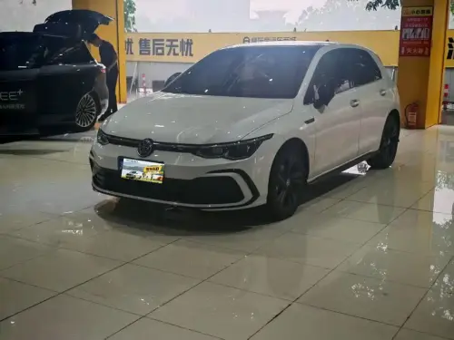 Volkswagen Golf, 2024
