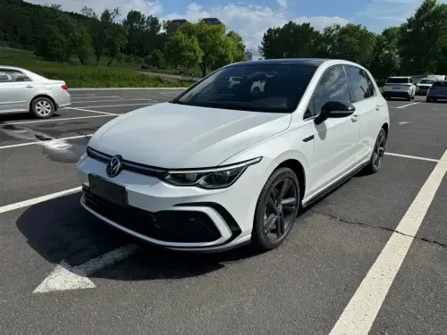 Volkswagen Golf, 2023