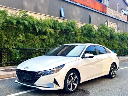 Hyundai Elantra, 2022
