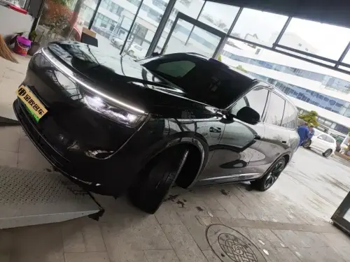 AITO M8, 2025