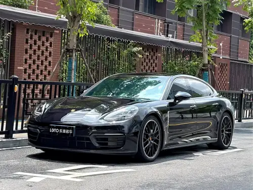 Porsche Panamera, 2023