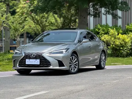 Lexus ES, 2025