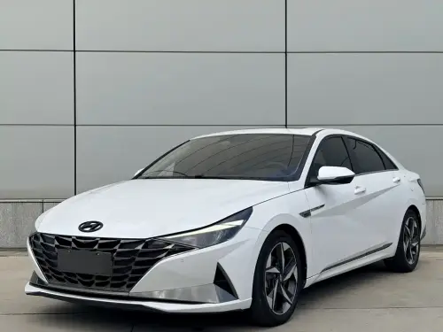 Hyundai Elantra, 2022