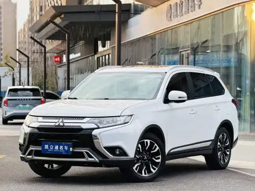 Mitsubishi Outlander, 2020