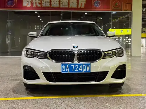 BMW 3-Series, 2022
