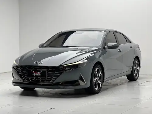 Hyundai Elantra, 2022