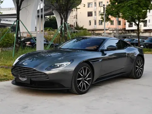 Aston Martin DB11, 2022
